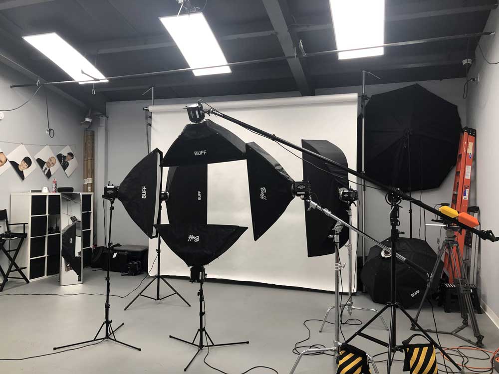 Lighting setup in studio commercial photography at ISA AYDIN PHOTOGRAPHY