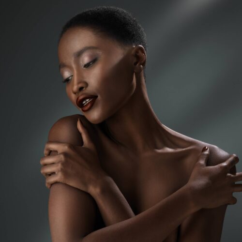 Creative beauty photography of a black female model using gobo lights by photographer Isa Aydin.