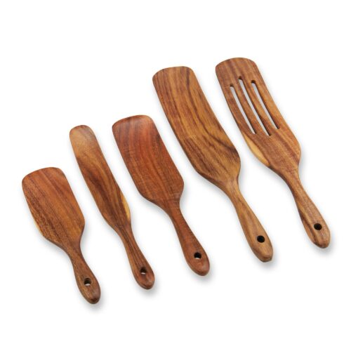 Wooden kitchen tools photo for an eCommerce listing